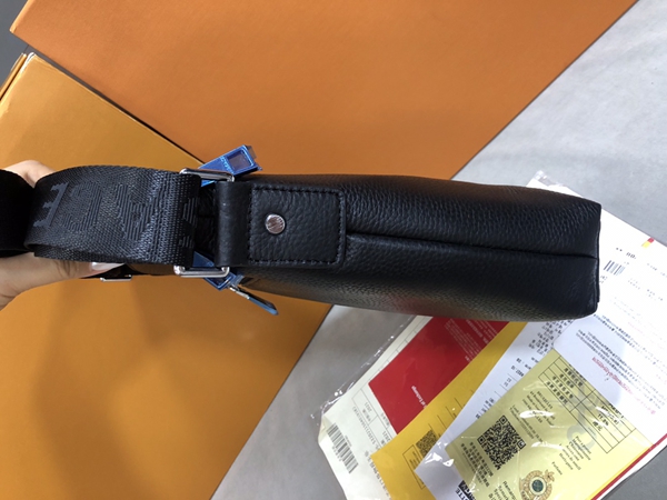 スーパーコピーブランドバッグ側面デザイン